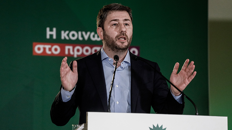 Ανδρουλάκης: Δύο φορές ο Μητσοτάκης άλλαξε τη νομοθεσία για να αποτρέψει τη νόμιμη ενημέρωση των στόχων